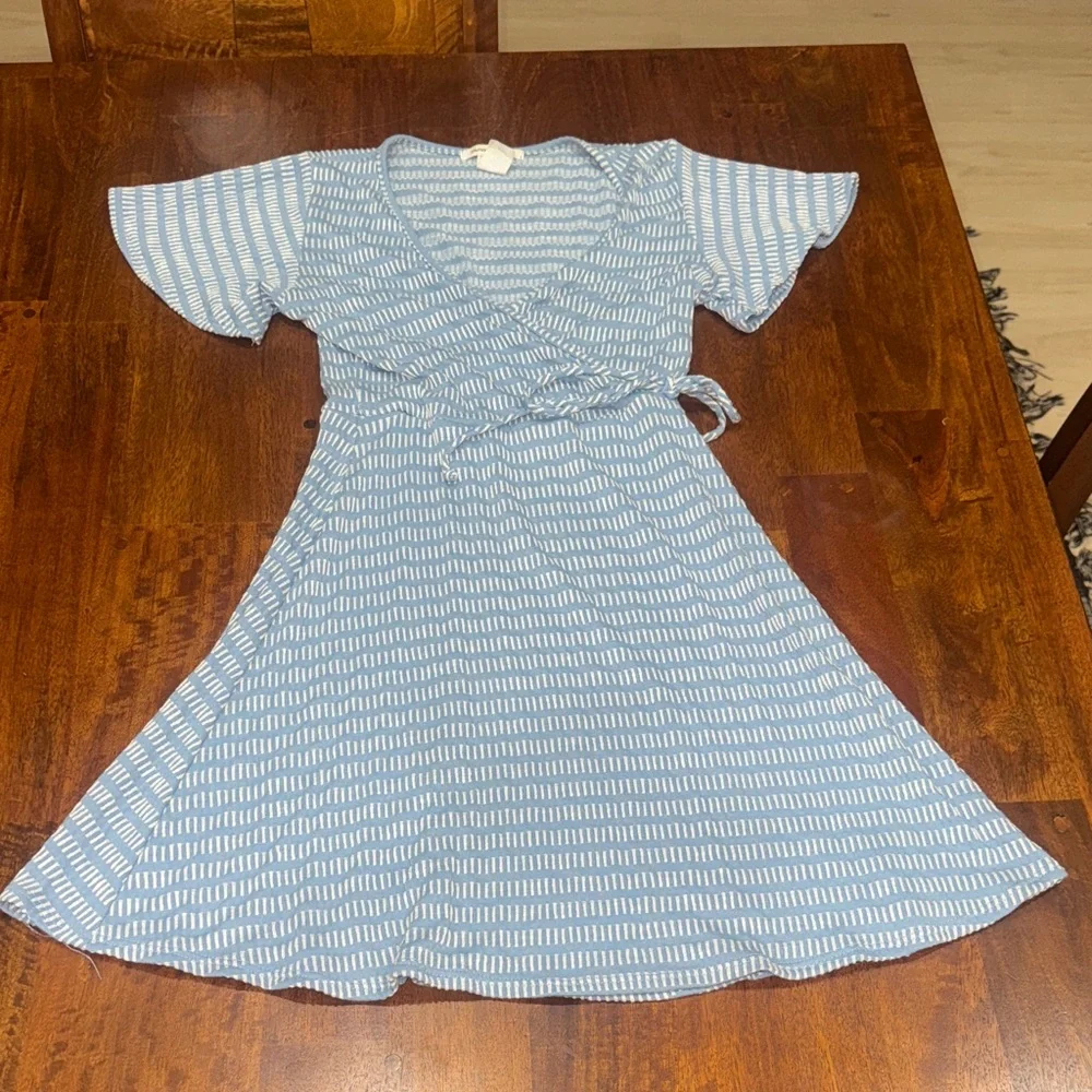 brown midi dress with long sleeves Style Essence Sleeve (Brown) Hidden back zipper for striped ribbon Size (Please refer to our size chart):4XL Black Mini Dress Floral